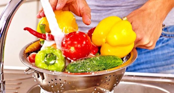 Saiba como higienizar corretamente os alimentos