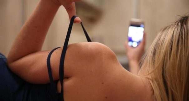 Nudes na quarentena: aumenta busca por sexo virtual