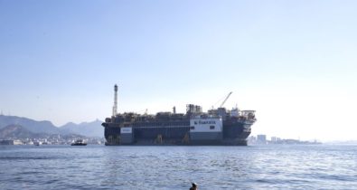 Petrobras anuncia descoberta de nova camada de óleo no pré-sal