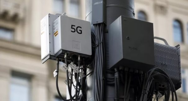 Ingleses ateiam fogo a torres de 5G por medo do coronavírus
