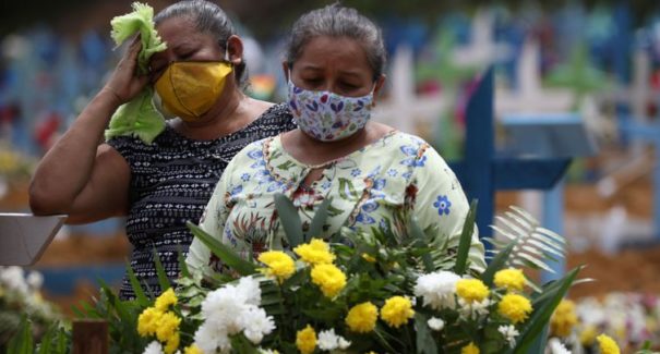 Artistas e jornalistas lançam site para homenagear mortos por covid-19