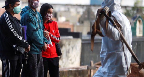 País registra 751 mortes por covid-19 em 24h e bate novo recorde