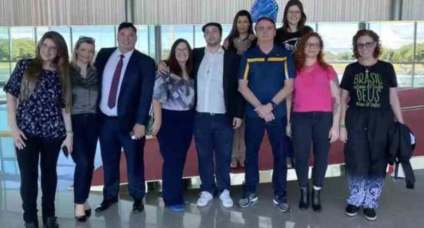 Bolsonaro recebe youtubers ‘de direita’ no Alvorada após divulgação de vídeo