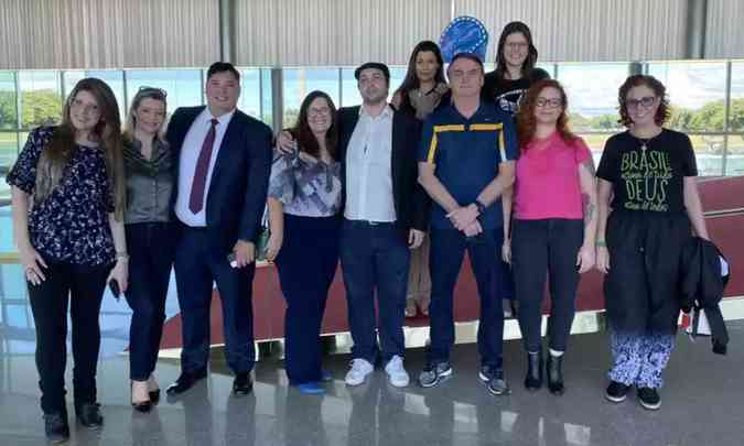 Bolsonaro recebe youtubers ‘de direita’ no Alvorada após divulgação de vídeo