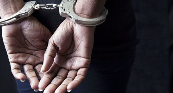 Polícia prende mulher com 5kg de droga