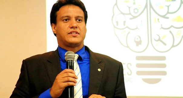 Felipe Camarão anuncia volta das aulas a partir de 8 de fevereiro