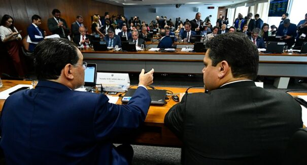 Reforma Tributária é aprovada na CCJ e segue para o Plenário