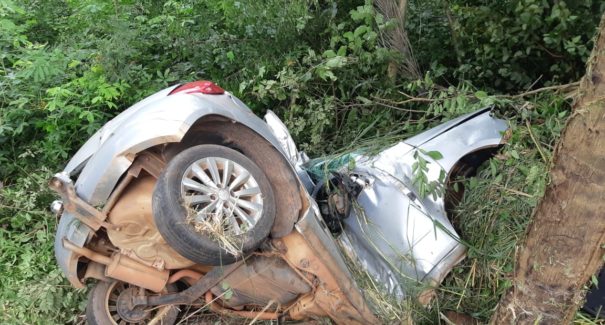 Condutor morre após veículo perder o controle e sair da pista na BR 010