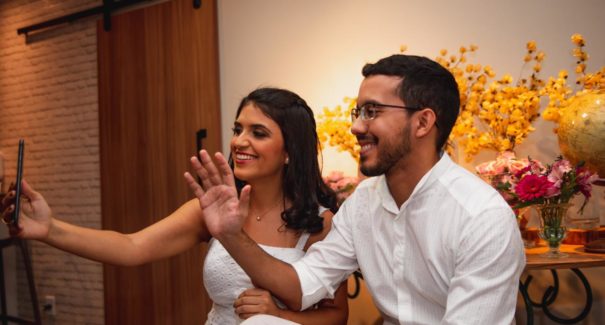 Casal de São Luís faz casamento on-line e transmissão é assistida por milhares