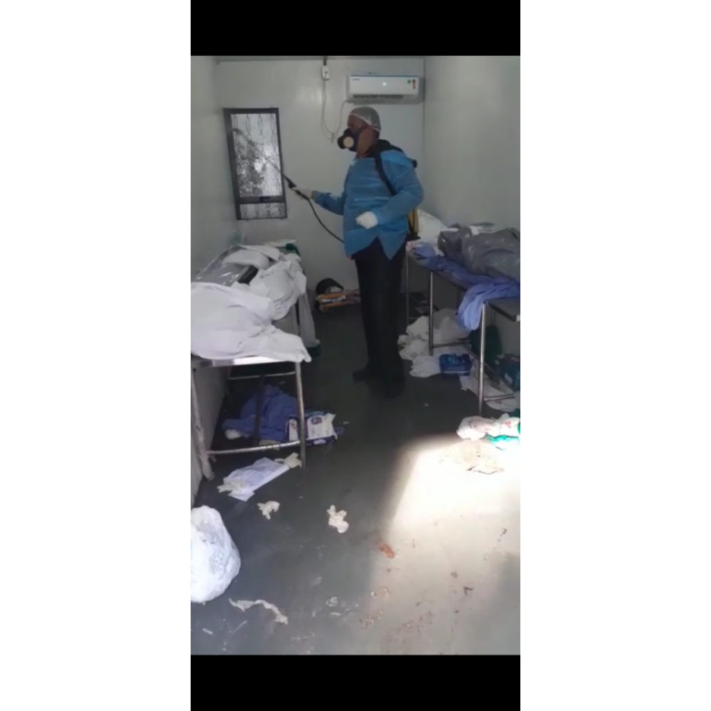 Cadáveres são colocados em meio à sujeira dentro de sala refrigerada no Carlos Macieira? Checamos