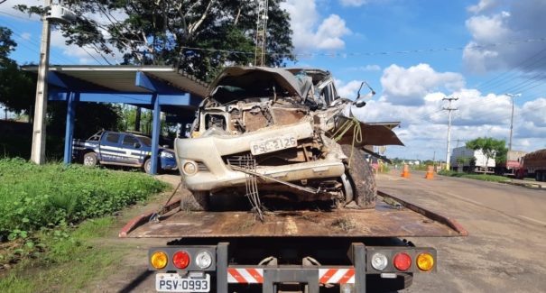 Colisão entre caminhão e carro deixa uma pessoa gravemente ferida na BR-222