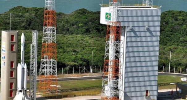 Base de Alcântara abre edital para empresas civis lançarem satélites