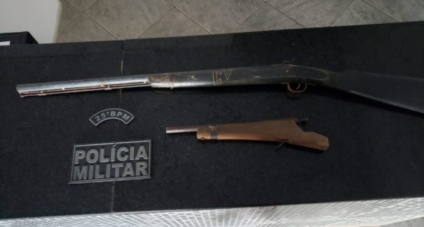 Operação resulta na prisão de 2 suspeitos, apreensão de armas e recuperação de moto
