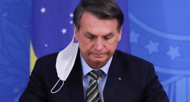 Jair Bolsonaro afirma que testou positivo para covid-19