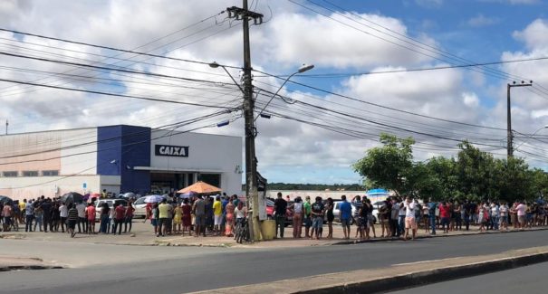Governador vai contratar pessoas para organizar fila dos bancos