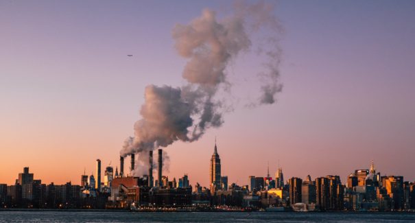 Emissão de gases do efeito estufa cai 8% com o coronavírus e atinge marca histórica
