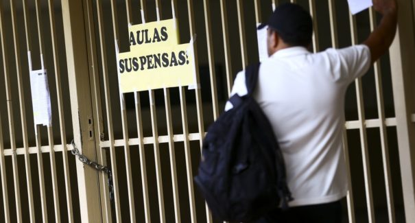 Pais cancelam matrículas de crianças em creches particulares