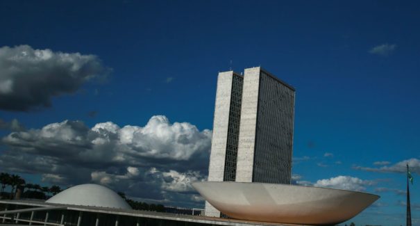 Senado aprova liberação rápida de medicamentos estrangeiros