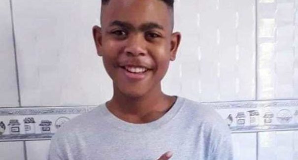 Casa onde adolescente foi morto tem 72 marcas de tiros, diz entidade