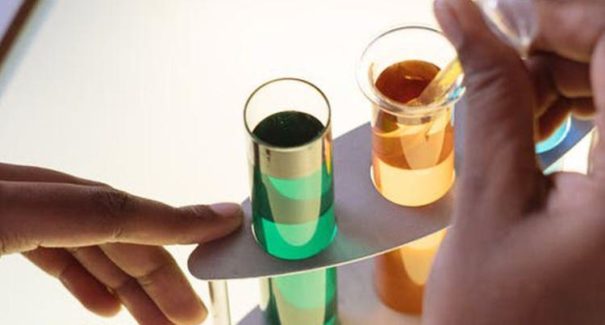 Farmacêutico indiano morre após beber mistura como tratamento à covid-19