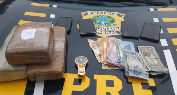 Polícia apreende droga, celulares e dinheiro na BR-135