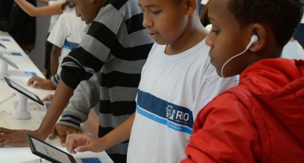 Brasil tem 4,8 milhões de crianças e adolescentes sem internet em casa