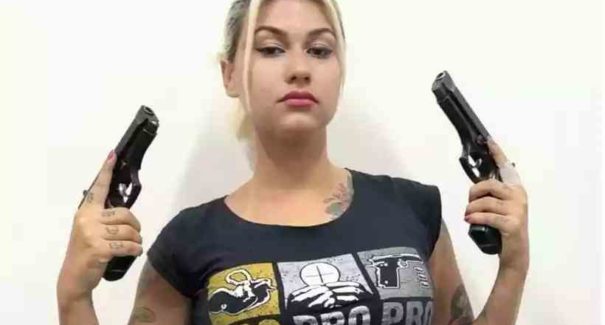 Líder do grupo 300 do Brasil é presa em Brasília pela Polícia Federal