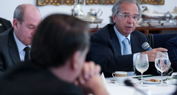Governo vai criar programa de renda mínima após a pandemia, diz Guedes