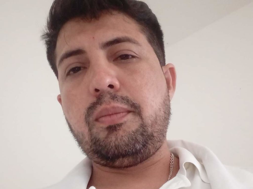 Enfermeiro solta foguetes e comemora morte de Prefeito no interior do Maranhão