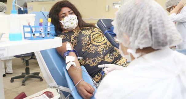 Gays doam sangue pela primeira vez no Maranhão