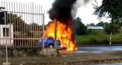 Carro da Semusc pega fogo no bairro Barreto