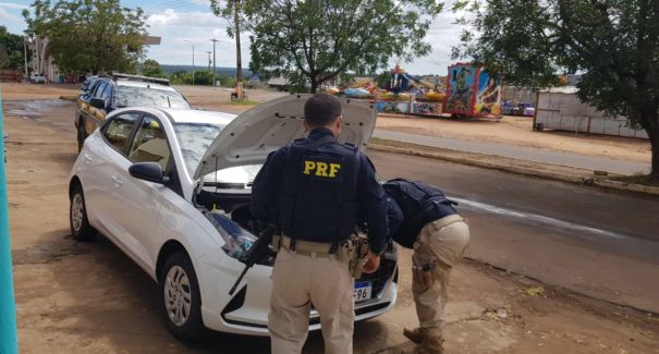 PRF desmonta esquema de venda de veículos roubados e prende três envolvidos