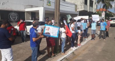 Parentes do suspeito de assassinar Diogo Sarney realizam protesto em frente a SHPP
