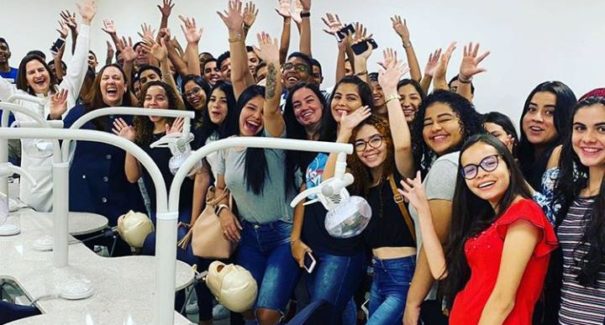 Alunos surpreendem professores após semestre de aulas on-line