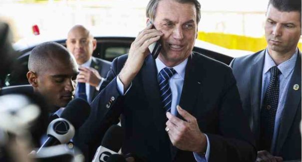 Bolsonaro sugere que parlamentares tirem do próprio bolso auxílio de R$ 600
