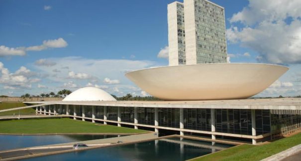 Aprovado texto-base de projeto do novo Código de Trânsito; veja o que muda