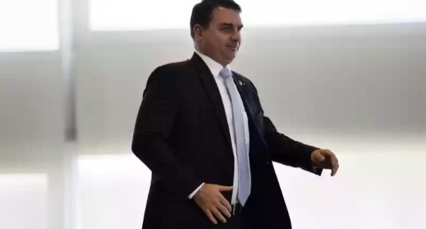 Juiz em prisão de Queiroz: Flávio Bolsonaro liderava organização criminosa