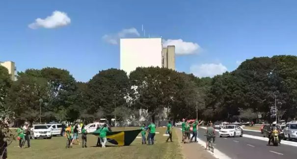 Polícia desmonta acampamento de apoio a Bolsonaro na Esplanada