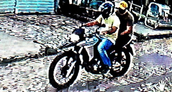 Vídeo: imagens mostram dupla suspeita de assassinar professor em Viana