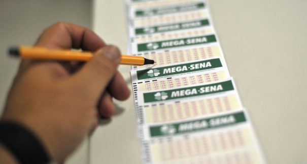 Mega-sena acumula e pode pagar R$ 44 milhões na terça-feira