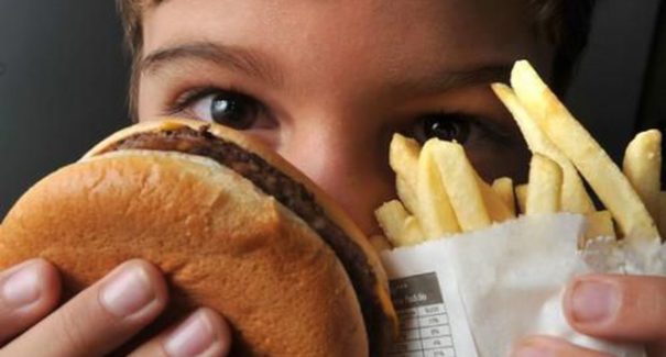 Relatório da Unicef alerta: obesidade infantil supera desnutrição pela primeira vez