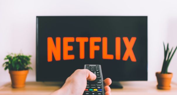 4 séries para assistir na hora do almoço