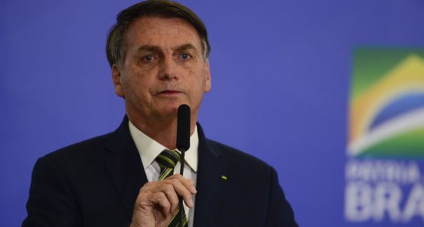 Bolsonaro fala sobre o risco de endividamento público em live
