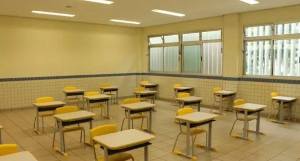 76% dos brasileiros acham que escolas deveriam continuar fechadas