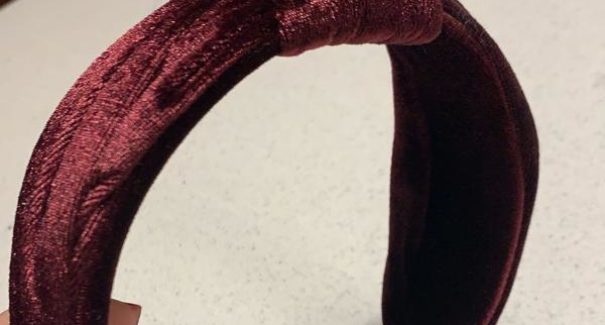 Saiba como fazer tiara de veludo em casa