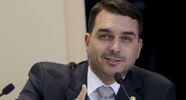 Advogado Wassef deixa defesa do senador Flávio Bolsonaro
