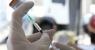 Vacina chinesa contra o coronavírus chega ao Brasil; testes começam nesta segunda