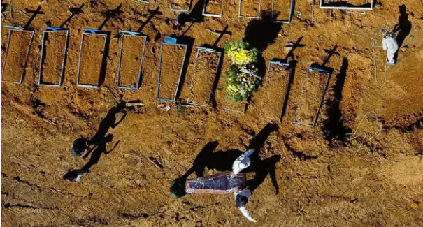 Brasil tem mais de 87,6 mil mortes e 2,4 milhões de casos de covid-19