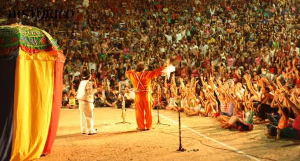 Festival Amazônia Encena Na Rua exibe espetáculos gratuitos na Praça Nauro Machado