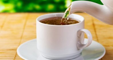 6 receitas de chá para acabar com a infecção urinária